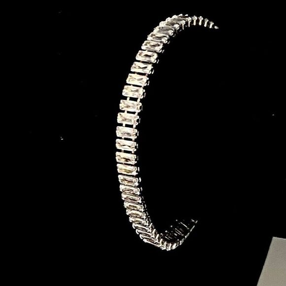 ASG2 Stunning 18k White Gold Adj. Tennis Bracelet w/ 40 Zircon Gems - Picture 6 of 11
